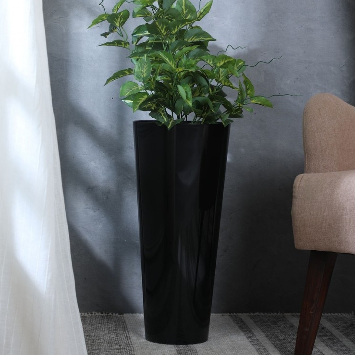 5126 Conical Black 17x35cm Acrylic Vase - 1 No
