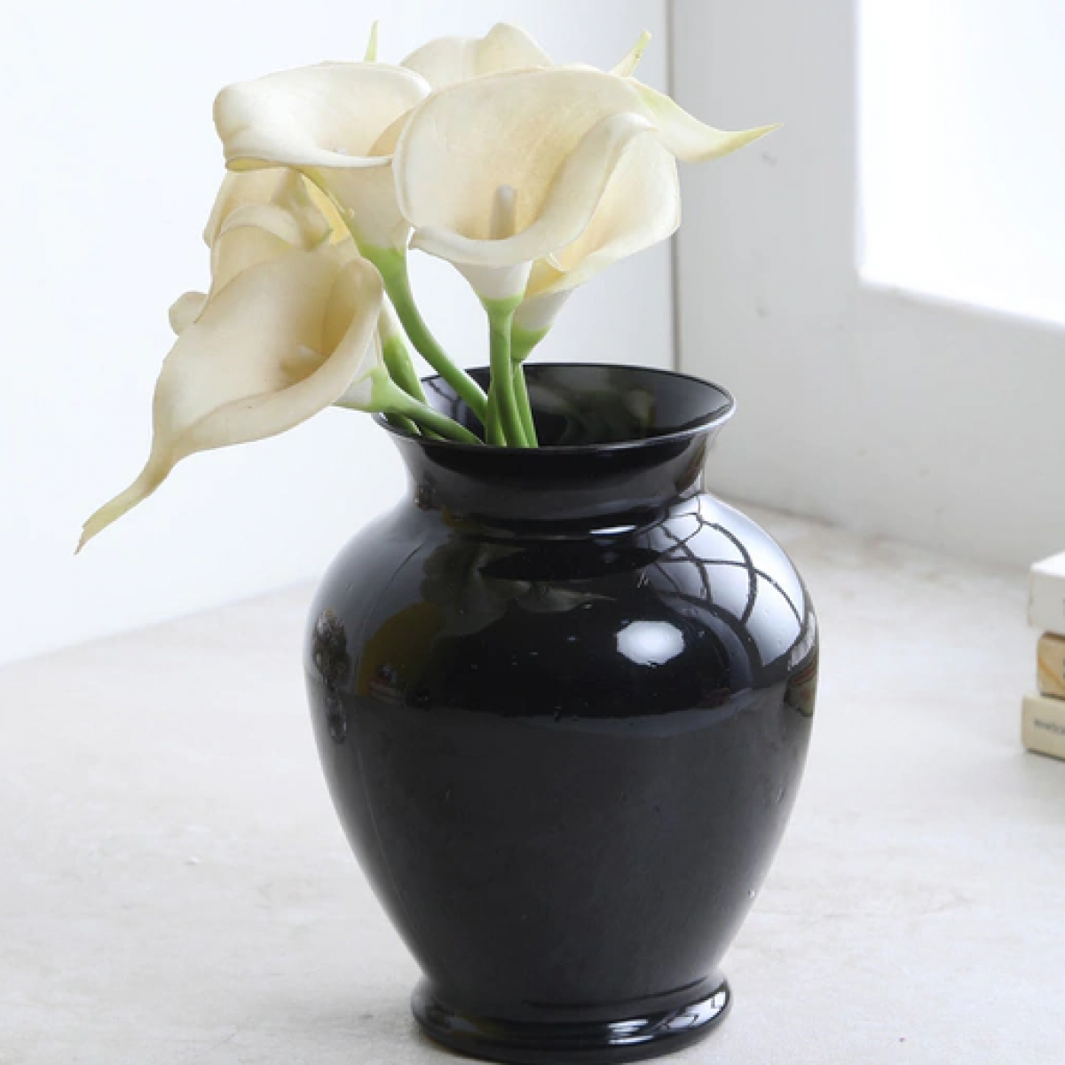 5148 Ginger Black 9x16cm Acrylic Vase - 1 No
