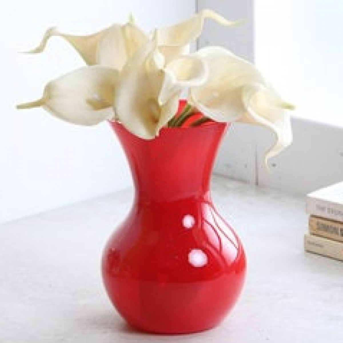 5146 Sweetheart Red 11x18cm Acrylic Vase - 1 No