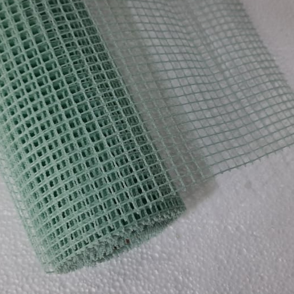 7723 Green 50cmx10y Square Mesh Roll (1 No)