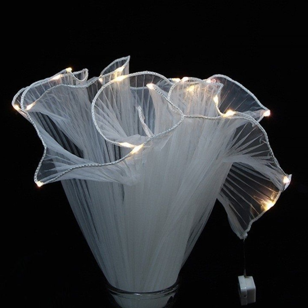 7735 Wave Wrapping Mesh with Lights White 28cmx2.5y (1 No)